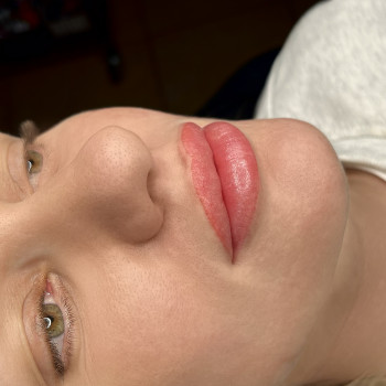 Перманентний макіяж губ
                    Майстер перманентного макіяжу Екатерина Київ