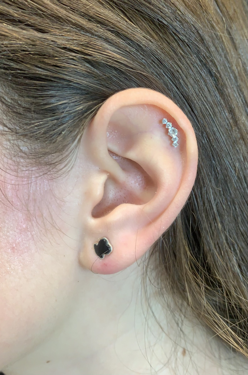 Пірсинг хряща «Хелікс» и прокол мочки, фото - Майстер з пірсингу Тетяна Ананьєва