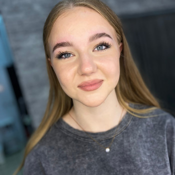 Фарбування і корекція брів
                    Бровіст Алла Полтава