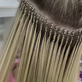 Нарощення волосся
                    Майстер з нарощування волосся Виктория Київ