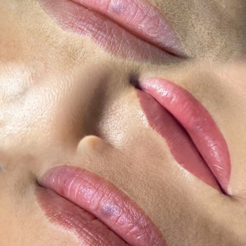 Перманентний макіяж губ свіжі та заживші