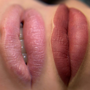 Перманентний макіяж губ