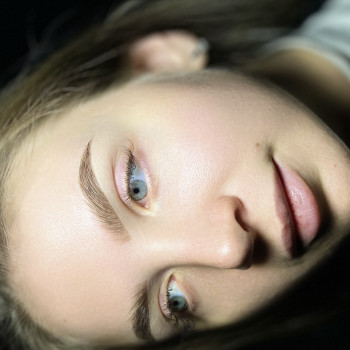 Фарбування та ламінування брів 700 грн