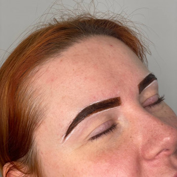 Корекція, фарбування і ламінування брів
                    Мастер маникюра  Ужгород