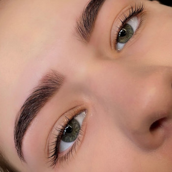 Фарбування та корекція брів + Ламінування вій;