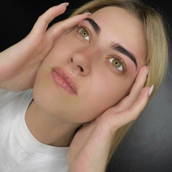 Фарбування та корекція брів: