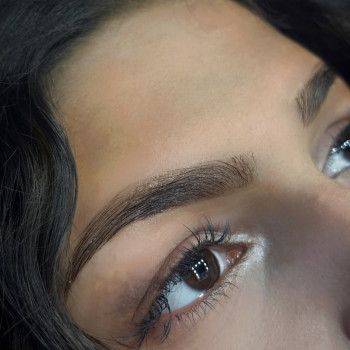 Фарбування та корекція брів;