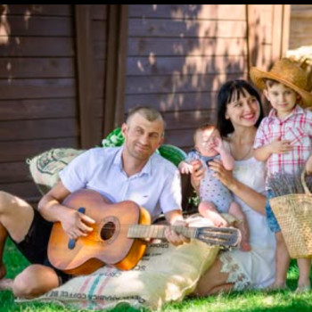 Дитяча та Сімейна Фотосесія: Щирі Миті Щастя
                    Фотограф Виталий Запоріжжя