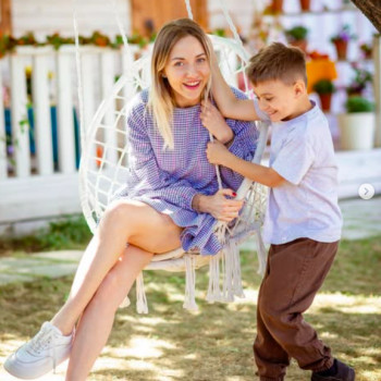 Дитяча та Сімейна Фотосесія: Щирі Миті Щастя
                    Фотограф Виталий Запоріжжя