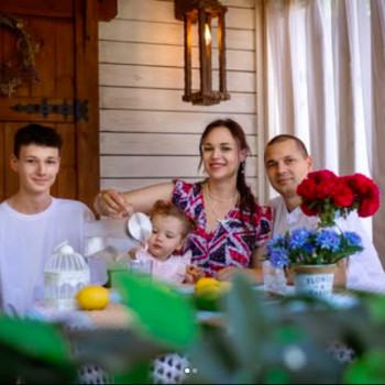 Дитяча та Сімейна Фотосесія: Щирі Миті Щастя
                    Фотограф Виталий Запоріжжя