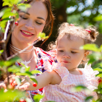 Дитяча та Сімейна Фотосесія: Щирі Миті Щастя
                    Фотограф Виталий Запоріжжя