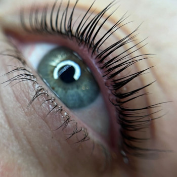 Ламінування вій з фарбуванням