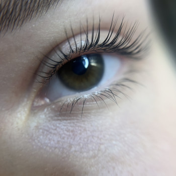 Ламінування вій з фарбуванням