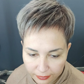 Жіночі стрижки
                    Перукар-колорист Ольга Дніпро