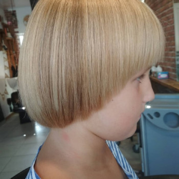 Жіночі стрижки
                    Перукар-колорист Ольга Дніпро