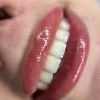 Соковито та натурально 
Перманентний макіяж губ