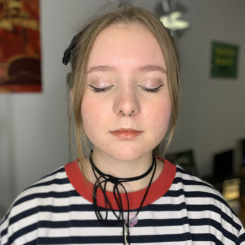 Пірсинг носа
                    Майстер з пірсингу Аеліта Кременчук