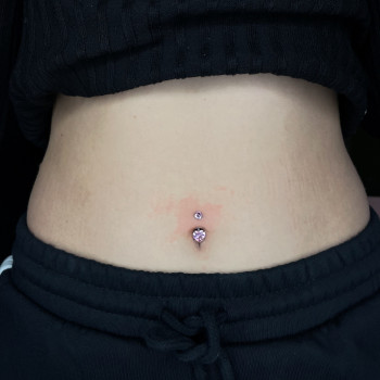 Пірсинг пупка
                    Майстер з пірсингу Аеліта Кременчук