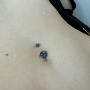 Пірсинг пупка
                    Майстер з пірсингу Аеліта Кременчук