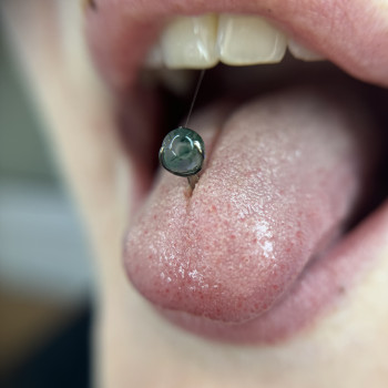 У проколі не мого виконання встановили накрутку з натурального мохового агату