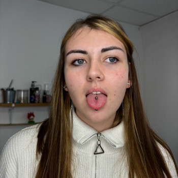 Пірсинг язика
                    Майстер з пірсингу Аеліта Кременчук