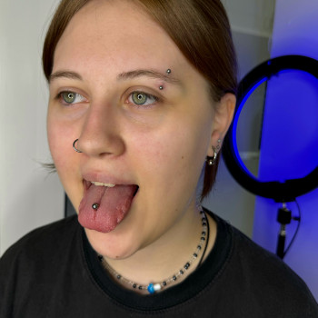 Пірсинг язика
                    Майстер з пірсингу Аеліта Кременчук