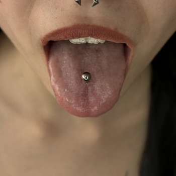 Пірсинг язика
                    Майстер з пірсингу Аеліта Кременчук