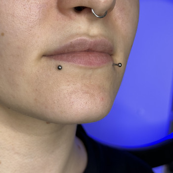 Пірсинг губи
                    Майстер з пірсингу Аеліта Кременчук