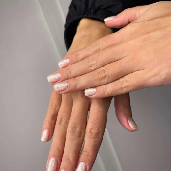 Манікюр зі зняттям та покриттям
                    Салон красоты Fargo Киев