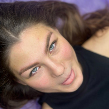 Бровки відразу після процедури пудрове нанесення для дівчинки 18 років