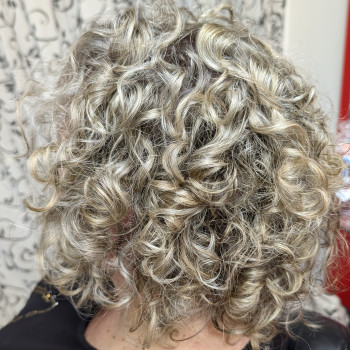 Мелірування кучерявого волосся