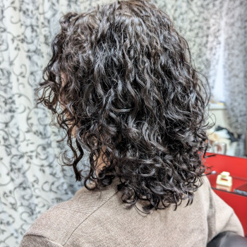 Біозавивка з крупними локонами