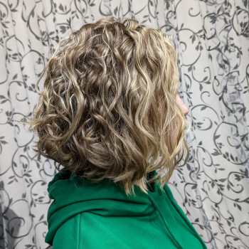 Біозавивка крупними локонами