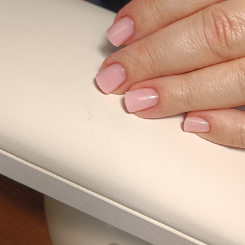 Зміцнення нігтиків за допомогою гель лаку