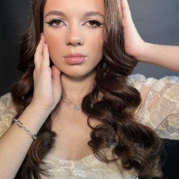 Вечірній образ у 4 руки
                    Візажист  Черкаси