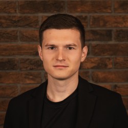 Роман Макушак