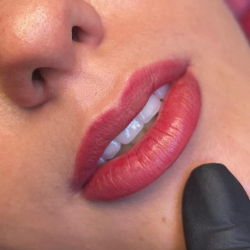 Перманентний макіяж губ