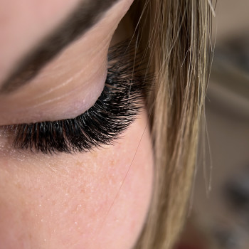 Нарощування вій 3Д
                    Преподаватель курсов красоты Оксана Николаев