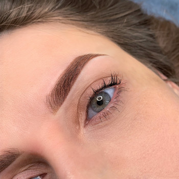 Моделювання та фарбування брів
                    Мастер перманентного макияжа Александра Кривой Рог