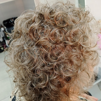 Біозавивка волосся - ще одна процедура, яка завдяки останнім розробкам хіміків і технологів відносно...