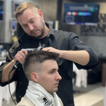 Стрижка Андеркат
                    Барбершоп ЦирульниК Barbershop Киев
