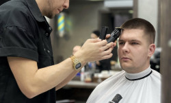 Стрижка Полубокс Барбершоп ЦирульниК Barbershop Київ