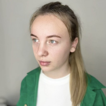 Корекція та архітектура брів жіноча
                    Бровіст Ирина Миколаїв