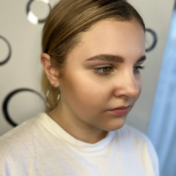 Фарбування брів
                    Бровіст Ирина Миколаїв