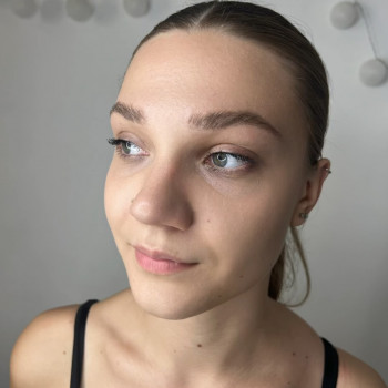 Фарбування брів
                    Бровіст Ирина Миколаїв