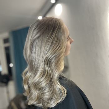 Шатуш Еір-тач Фарбування в техніці
                    Перукар Тетяна Ірпінь