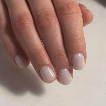 Манікюр зі зняттям та покриттям
                    Салон красоты Fargo Киев