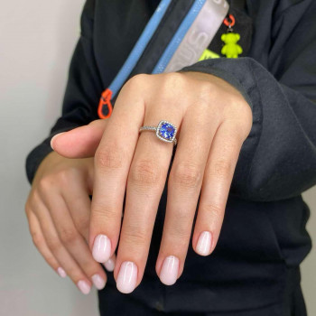 Манікюр зі зняттям та покриттям
                    Салон красоты Fargo Киев