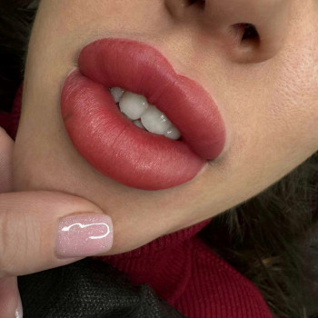 ПЕРМАНЕНТНИЙ макіяж
                    Мастер перманентного макияжа Алена Вишнёвое