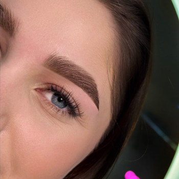 Моделювання брів корекція і фарбування брів